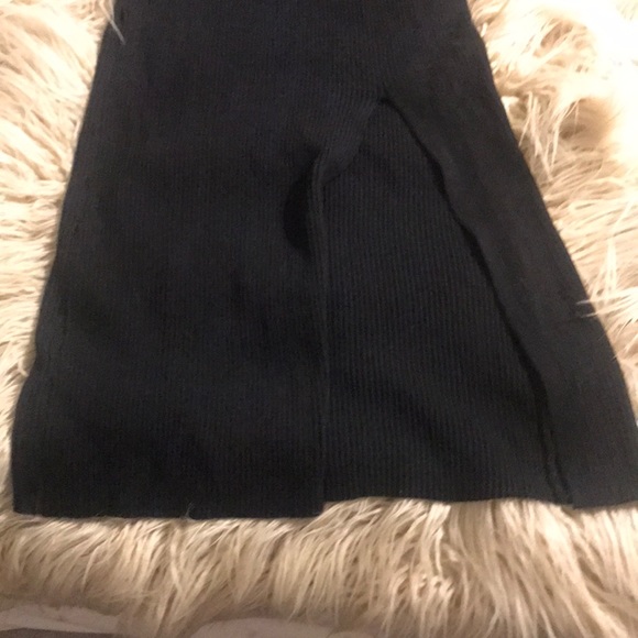 Spaghetti strap black dress with high slit - Picture 3 of 5